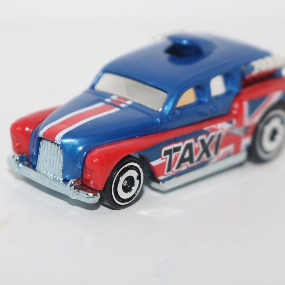 Hot Wheels Metro Cockney Cab II CUSTOM keychain